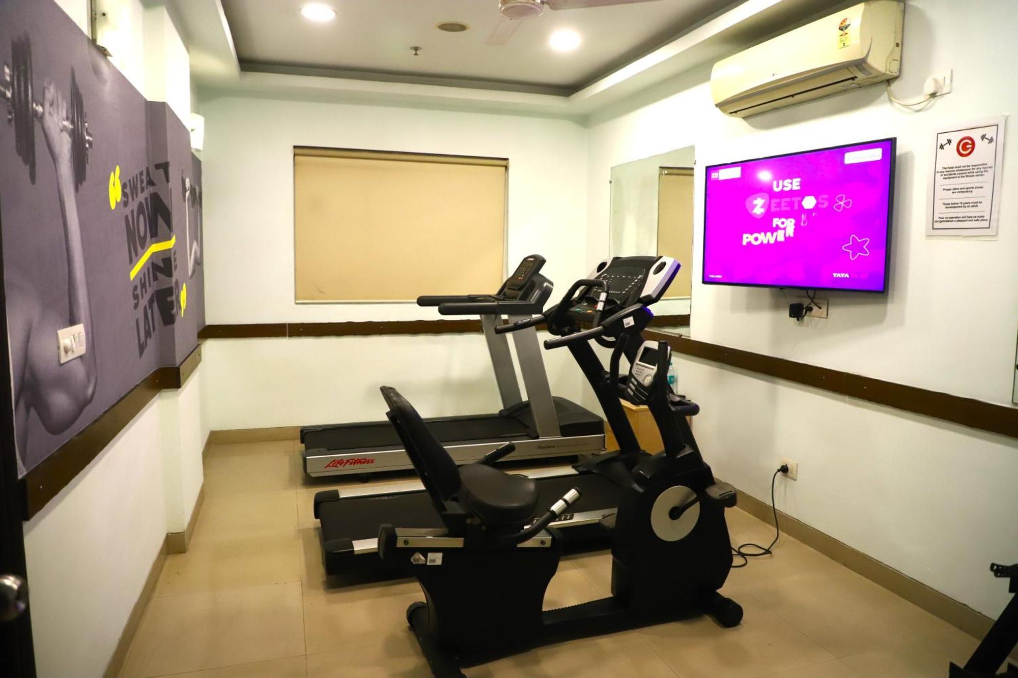 Отель Noida 63 Экстерьер фото