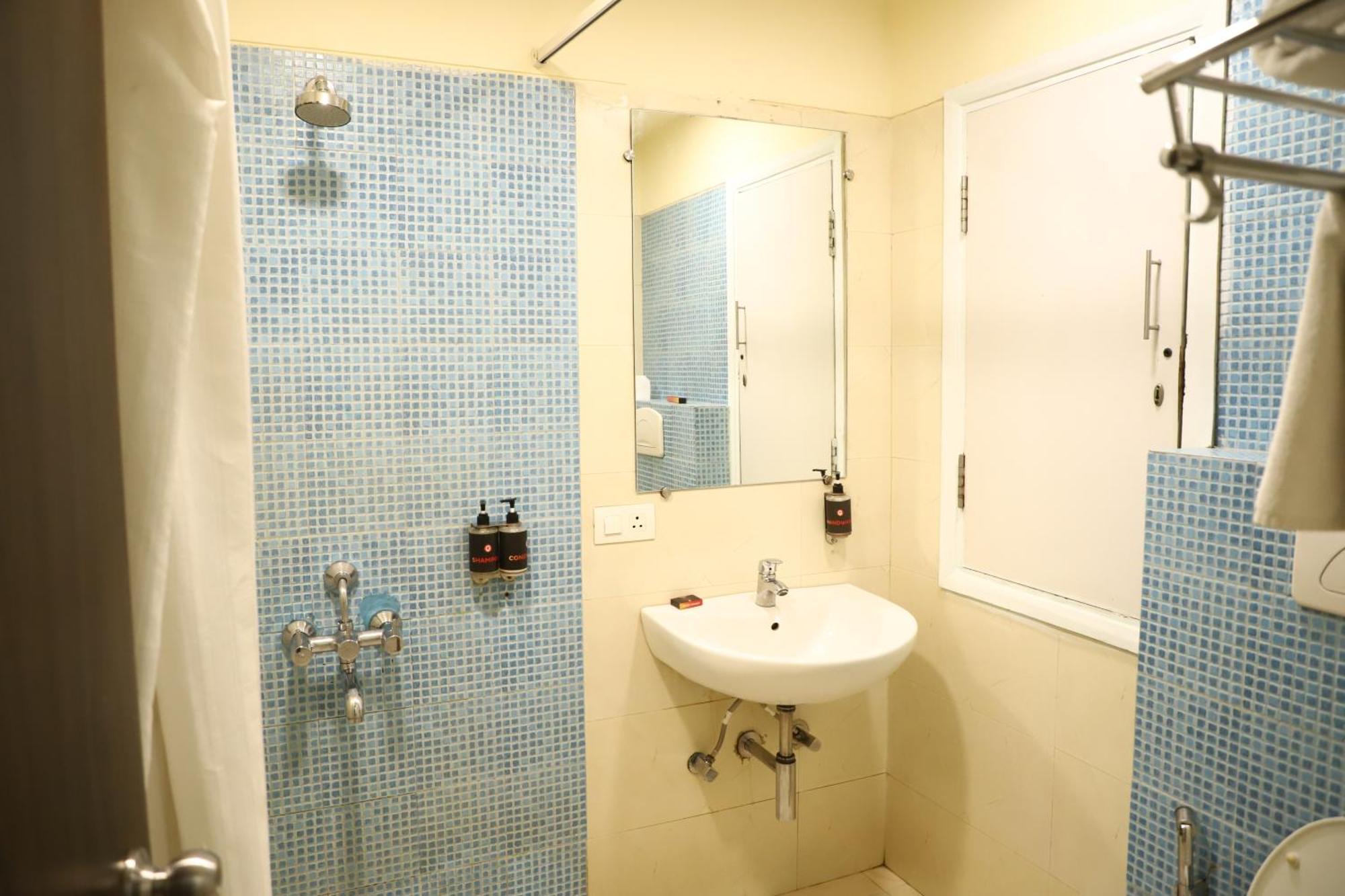 Отель Noida 63 Экстерьер фото