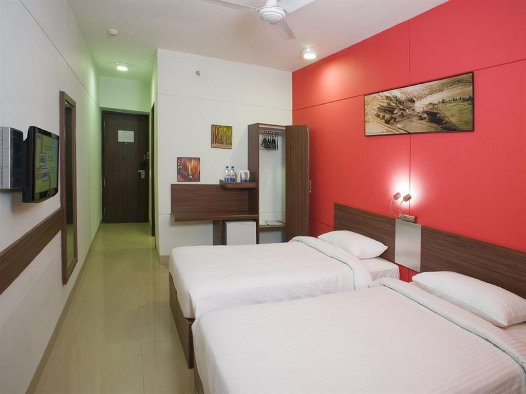 Отель Noida 63 Экстерьер фото