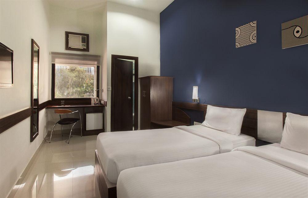 Отель Noida 63 Экстерьер фото