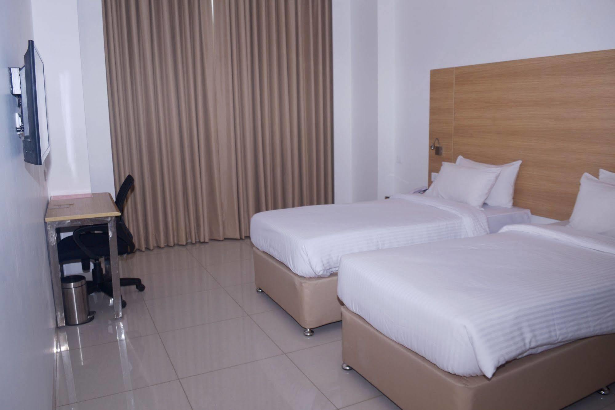 Отель Noida 63 Экстерьер фото