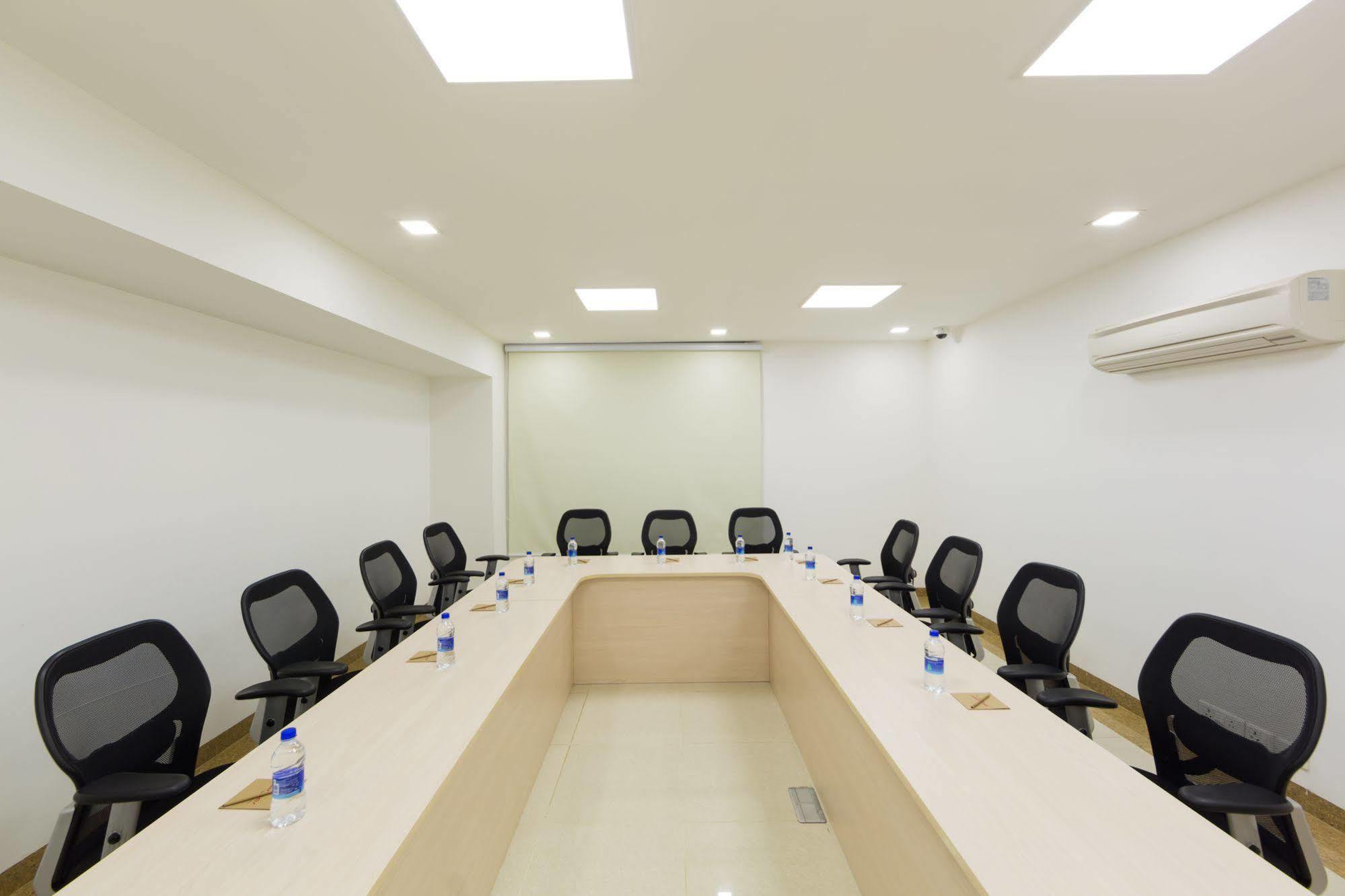 Отель Noida 63 Экстерьер фото
