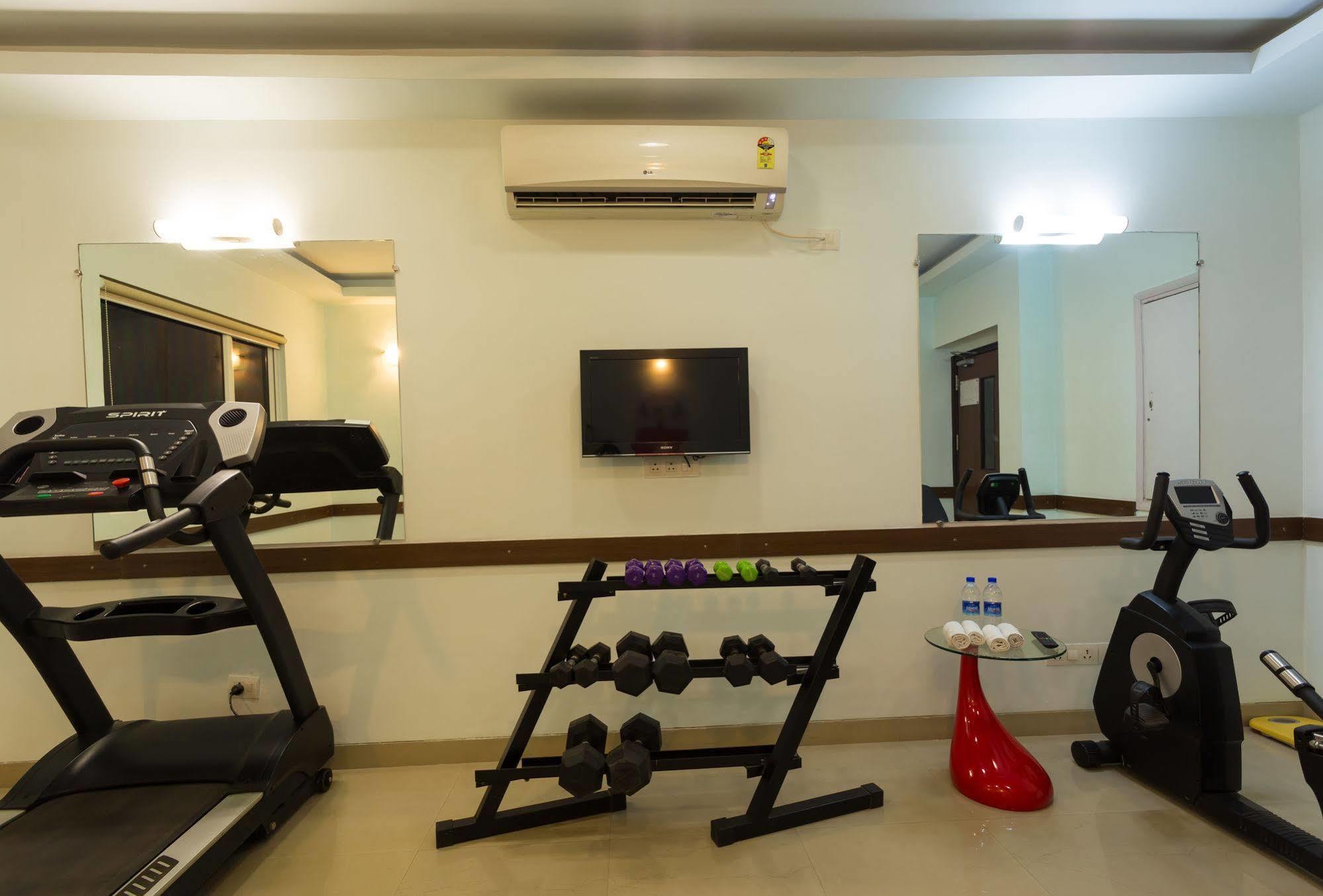 Отель Noida 63 Экстерьер фото